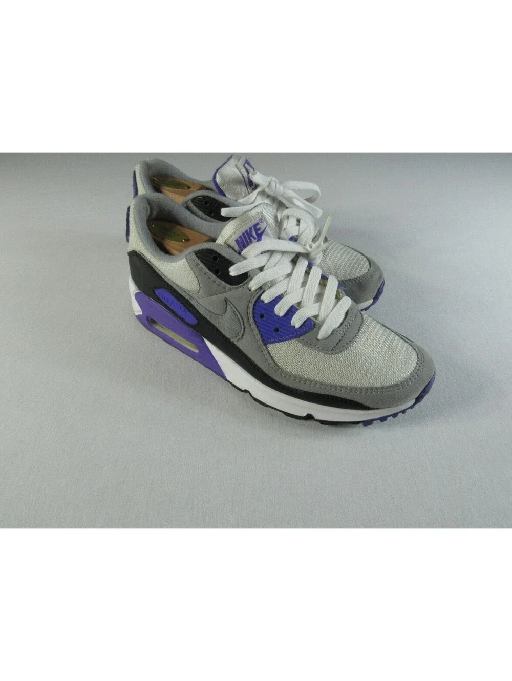 Nike Air Max 90 Hyper Grape Low Top Lace-Up Mesh Cushioned CD0881-104 - Size 8.5